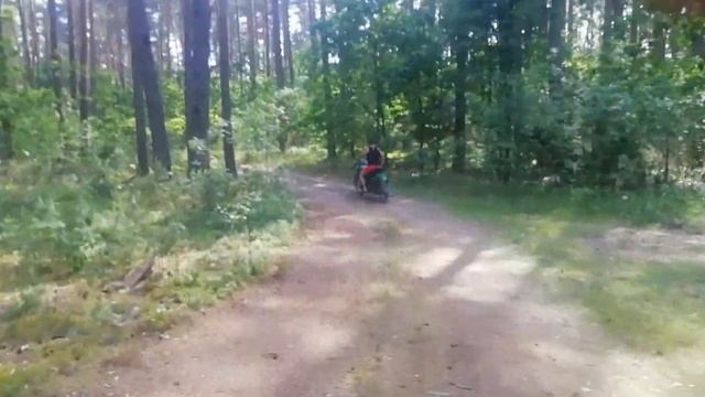 К 750 vs Иж Планета 4 прокатились. По лесу на мотоциклах. смотреть онлайн