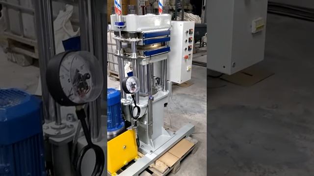 Пресс 350х350-2Э закладка заготовок резины