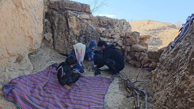 New Shelter: The struggle of father and his children with cold and problems смотреть онлайн