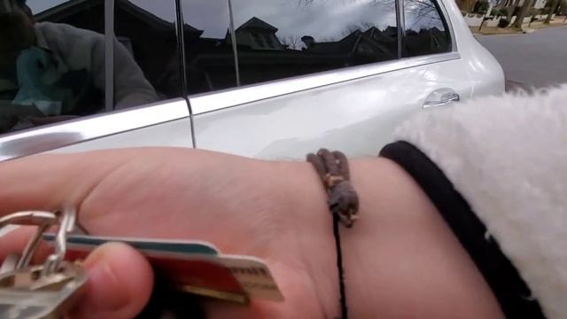 How to unlock and start a Mercedes with a dead key / keyfob смотреть онлайн