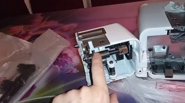 Распаковка — Оверлок Comfort 110