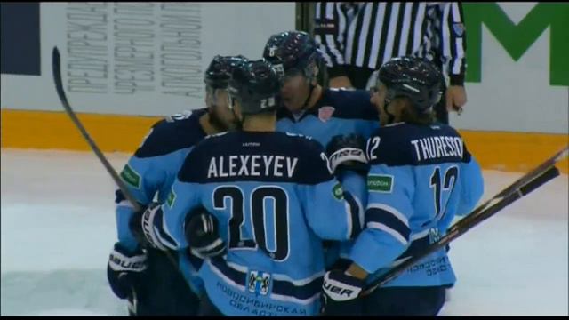 Первый гол Патрика Херсли в КХЛ / Hersley scores first goal with Sibir смотреть онлайн