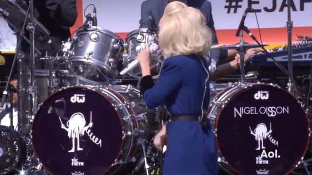 Lady Gaga & Elton John - Don't Let The Sun Go Down On Me смотреть онлайн