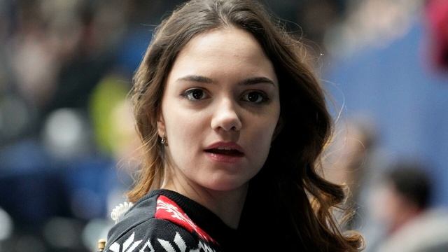 Медведева и Загитова посетили матч сборной России по хоккею