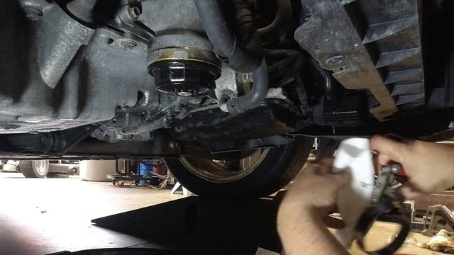 Mazda 2.3L OIL CHANGE смотреть онлайн