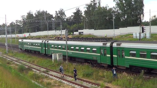 Электропоезд ЭД4М-0346 + друзья в кадре! смотреть онлайн