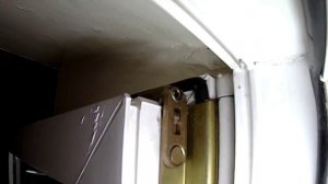 Перекосилась или плохо закрывается металлопластиковая дверь. Как отрегулировать.