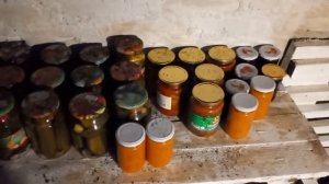 Как устроен наш погреб для хранения продуктов #погреб #яма #овощи #хронилище #как #заготовка