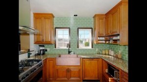 Кухня в частном доме, еще и с двумя окнами