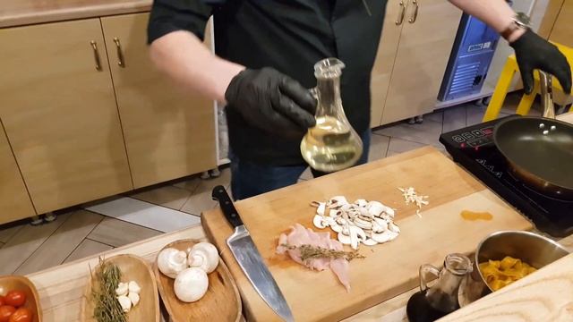 Знай наших! Шеф-повар Максим Салов вешает на уши лапшу... и учит, как ее делать! смотреть онлайн