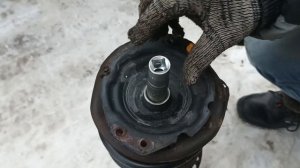 Замена верхней опоры с подшипником стойки амортизатора Рено Эспейс IV