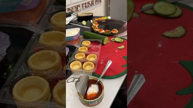 Очень вкусная красная настоящая дорогая икра Ураааааааа! смотреть онлайн
