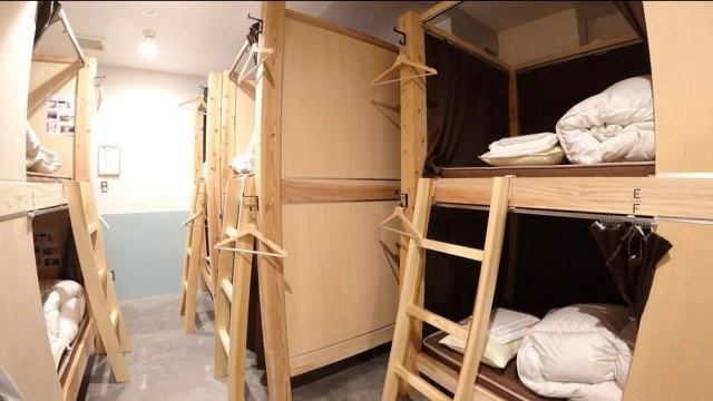 Как я этим летом в хостеле жил смотреть онлайн