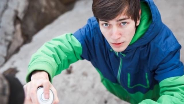 Автор картины на стене дома объявился сам смотреть онлайн