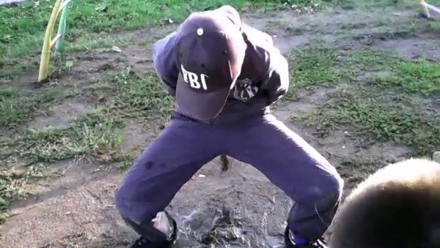 мальчик не на шол туалет.