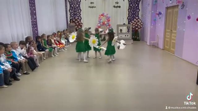 Танец с цветами для любимых мам смотреть онлайн