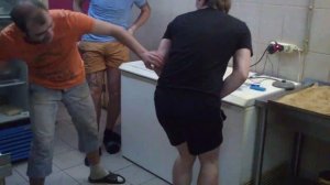 Лопаткой по жопе