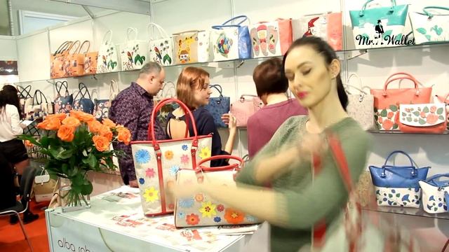 Сумка-рюкзак бежевый с аппликацией "Цветы" Alba Soboni. Артикул 160110 смотреть онлайн