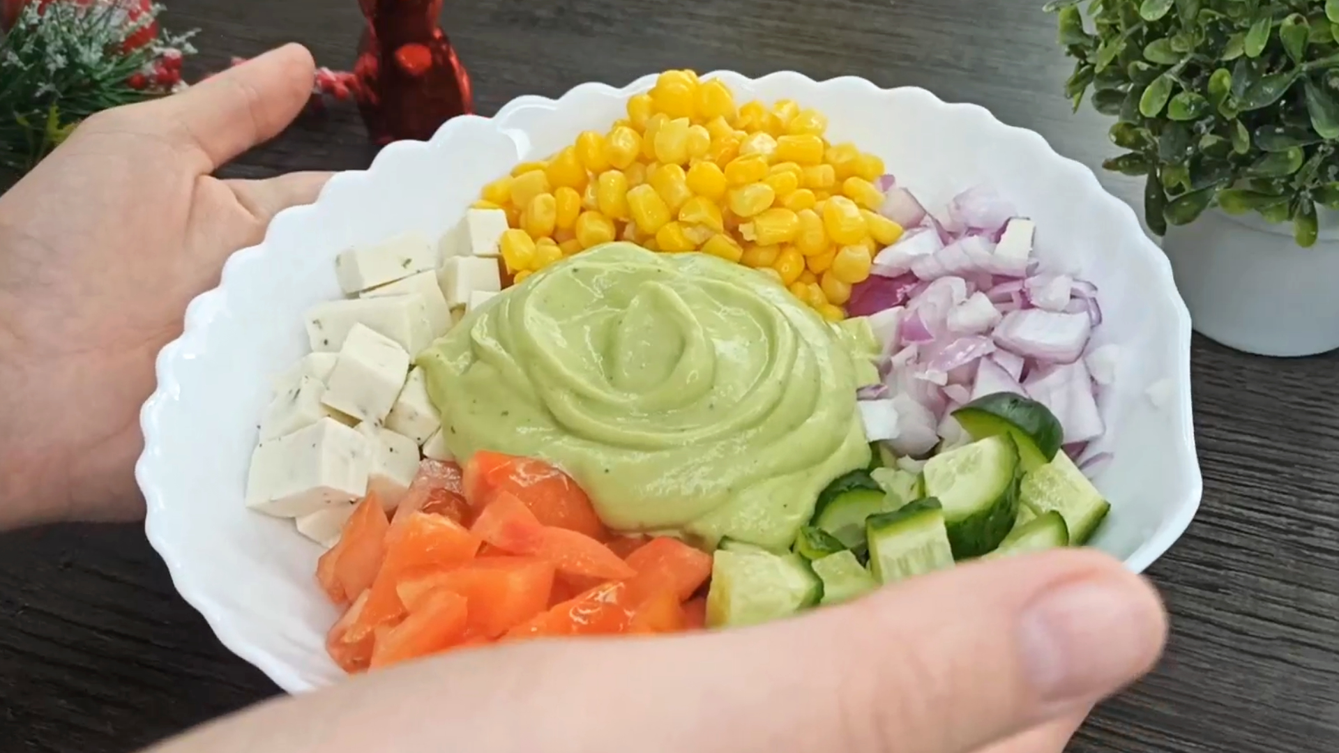 Простой, вкусный, необычный и очень полезный салат! Этот рецепт мне никогда не надоест.