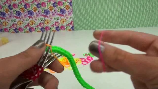 Браслет из резинок рыбий хвост в оболочке без станка Rainbow Loom shell bracelet russian tutorial смотреть онлайн