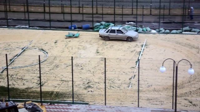Как рабочие песок на футбольном поле ровняли смотреть онлайн