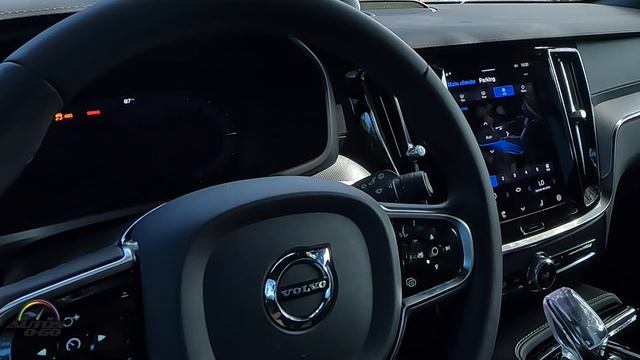 Volvo V60 Recharge Polestar Engineered 2024; lo mejor de 3 mundos смотреть онлайн