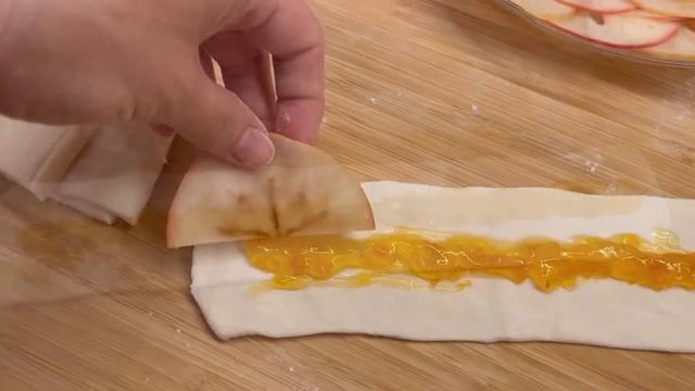 ВСЕГО ТРИ ИНГРЕДИЕНТА | ПИРОЖНЫЕ ИЗ СЛОЁНОГО ТЕСТА | ЯБЛОЧНЫЕ РОЗЫ #слоеноетесто #выпечкакчаю #тест