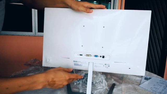 แกะกล่อง รีวิว จอ Philips 246E : Unboxing смотреть онлайн