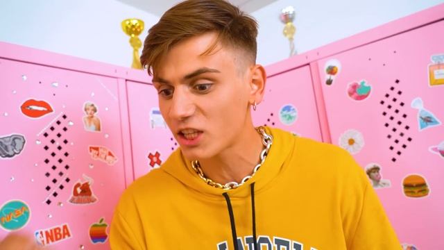 Бедная Популярная vs Богатая Непопулярная Чирлидерша! Часть 2 - Победа в Конкурсе на Выпускном смотреть онлайн