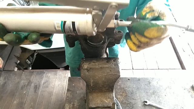 Как достать поршень из супорта смотреть онлайн