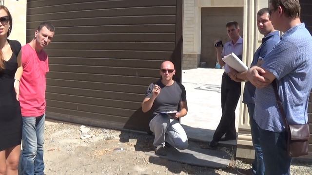 Викторов В В играет мышцами на камеру, слушает эксперта и подписывает акт смотреть онлайн