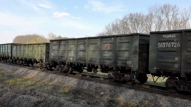 Интересные манёвры автотранспорта и пустые полувагоны РЖД из-под угля в Украине смотреть онлайн