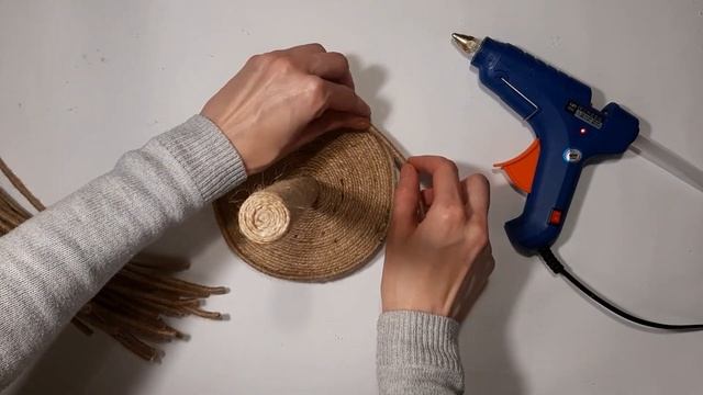 Как сделать подставку для полотенец / DIY paper towel holder смотреть онлайн