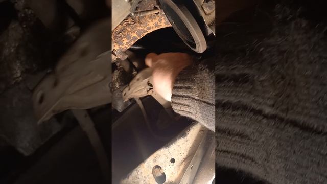 Фольксваген амарок " Как добраться до стартера ч.2" смотреть онлайн