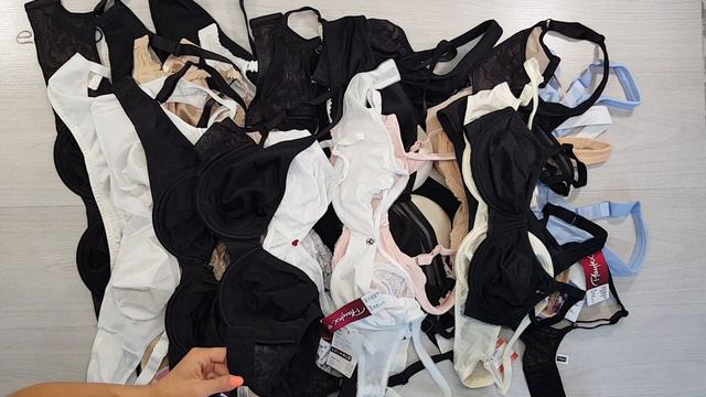 07859 Underwear BRAND ( Женское нижнее белье) №3 4,75 кг    35,80€ за кг   68 ед