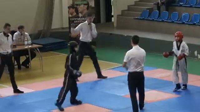 Нестеров Павел 1.1 ПОИНТ 28.05.15 Кубок Крыма по кикбоксингу WAKO смотреть онлайн