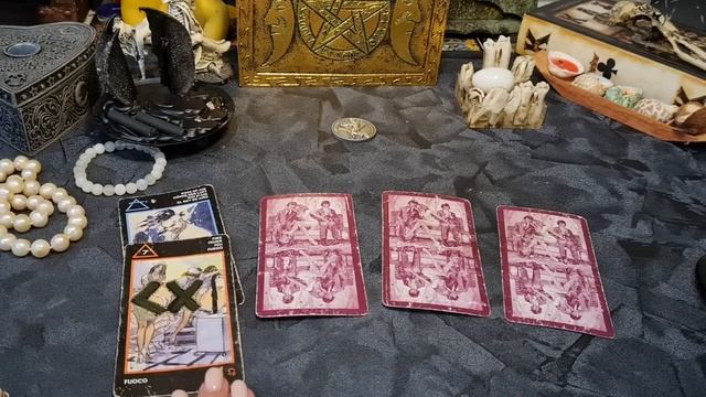 КАК ВЛЮБИТЬ МУЖЧИНУ? БОЛТАЛКА И РАСКЛАД НА ТАРО НА 4 Варианта смотреть онлайн