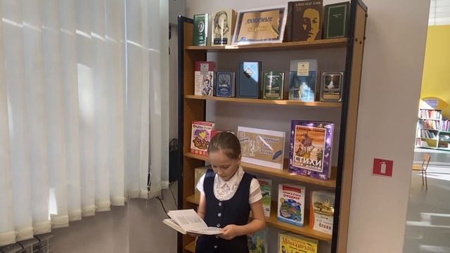 Пятиминутка любимых стихов: читает Варвара Орловец смотреть онлайн