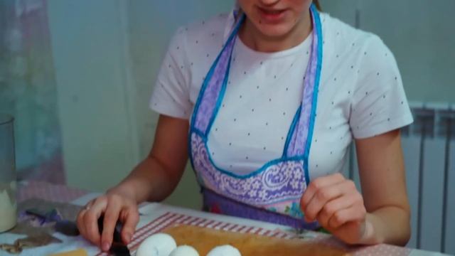 В ГОСТИ К БАБУШКЕ В ДЕРЕВНЮ | БАНЯ | ПИРОГИ С МЯСОМ И НОВЫЙ ЭЛЕКТРОКОТЕЛ смотреть онлайн