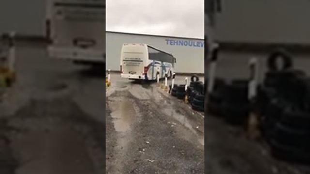 Парковка учебного автобуса в гараж смотреть онлайн