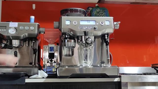 Breville Oracle BES980 demonstration and dial-in for Cherrie 12/03/2022 смотреть онлайн