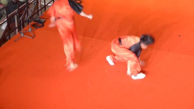 Chinesen haben das Jahr des Affen gefeiert Kampfkunst in den Potsdamer Platz Arkaden in Berlin смотреть онлайн
