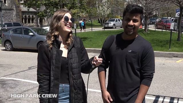 Minecraft vs Mein Kampf (University of Toronto Street Trivia) смотреть онлайн