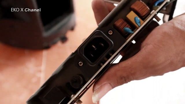 BEHRINGER EUROLIVE B212 D - Bongkar lihat dalamnya смотреть онлайн