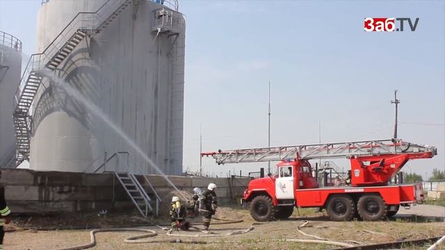 Спасатели отстояли резервуары с нефтью в Чите смотреть онлайн