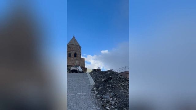 К чему приводит любовь к АВТОПУТЕШЕСТВИЯМ | Путешествие на АВТОДОМЕ в Северную Осетию и Грузию смотреть онлайн