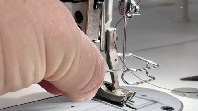 How To Insert Your Needle Into JACK H2 Industrial Sewing Machine смотреть онлайн