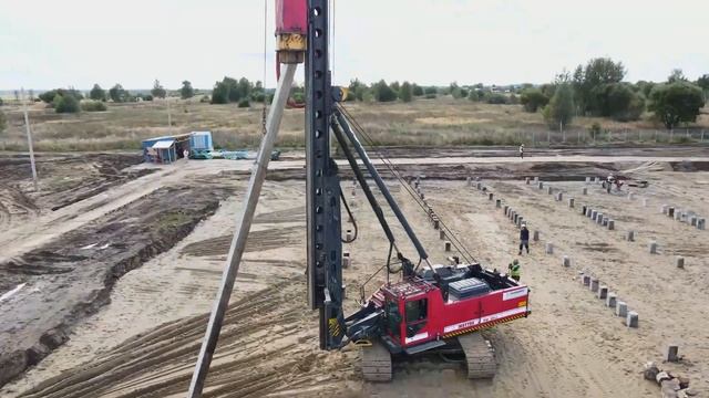 Сваебойная установка Junttan PM20LC при устройстве фундаментов глубокого заложения смотреть онлайн