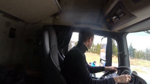 первый раз на фуре ! Тренируемся на полигоне .Заезд задним ходом под 90 градусов