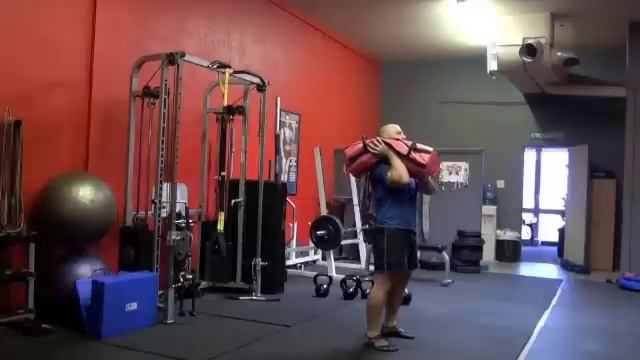 Ultimate Sandbag Training Fitness Challenge смотреть онлайн